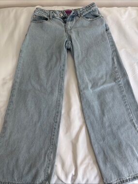 edikted light blue wash lightly distressed baggy jeans
